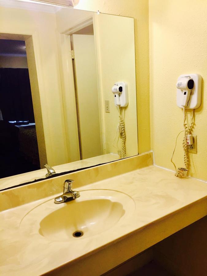 Ross Motel Уильямстон Экстерьер фото